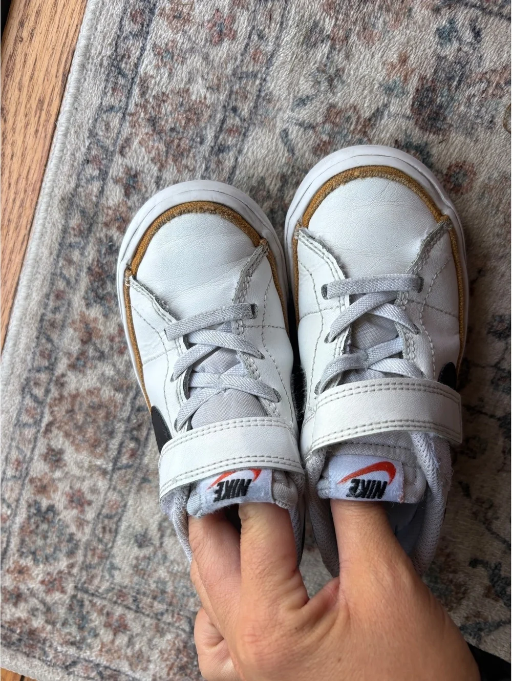 9C Toddler Nike Legacys Hook & Loop Black & White